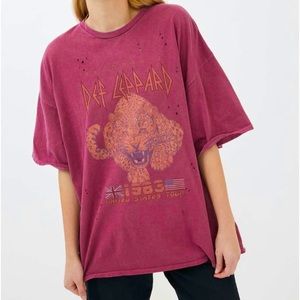 Urban Outfitters UO Def Leppard Pink/Purple Oversized Graphic Band Tee in M/L